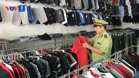 An Giang: thu giữ lượng lớn quần áo may sẵn có dấu hiệu vi phạm thương hiệu nổi tiếng (29/6/2021)