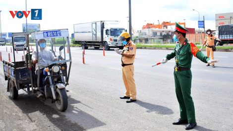 Vững tay lái trọn niềm vui: Tôn trọng lực lượng chốt kiểm soát lưu thông, đồng lòng chống dịch (14/7/2021)