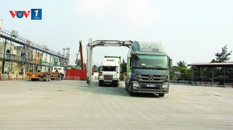 Lợi dụng xe rác, công ten nơ rỗng, xe luồng xanh vận chuyển hàng lậu (27/08/2021)