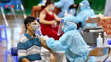 Đẩy mạnh công tác tiêm vắcxin và xét nghiệm tại nhiều tỉnh thành trên cả nước (22/08/2021)