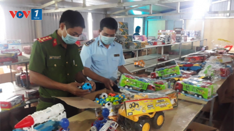 Nam Định: Triệt phá kho hàng lậu chứa đồ chơi Trung thu số lượng lớn (16/09/2021)