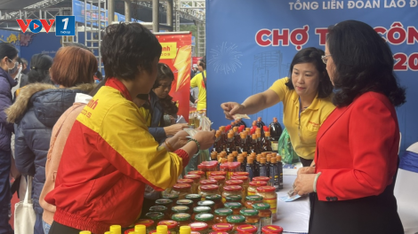 Hàng nghìn người lao động nhận phiếu mua hàng 0 đồng ở “Chợ Tết công đoàn” (10/1/2023)