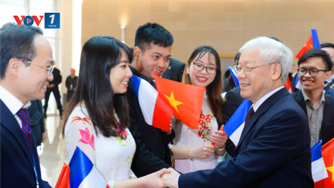 Xây dựng đội ngũ trí thức trong thời đại mới: Cần những giải
pháp đột phá nào? (25/10/2023)