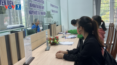 Chuyên gia cảnh báo tình trạng ồ ạt rút BHXH một lần - Lợi trước mắt nhưng hại lâu dài (17/10/2023)