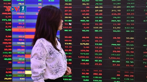 Các nhóm cổ phiếu trụ cột bất ngờ lao dốc, kéo VN-Index xuống dưới vùng 1.110 điểm (26/10/2023)