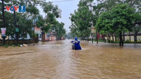 THỜI SỰ 21H30 ĐÊM 17/11/2023: Mưa lũ ở các tỉnh miền Trung gây ách tắc giao thông, nhiều khu dân cư bị cô lập, hàng nghìn học sinh phải nghỉ học.