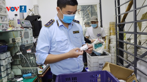 Lực lượng quản lý thị trường chủ động đấu tranh, nhận diện, xử lý hàng lậu, hàng giả (26/12/2023)