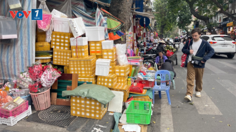 Cuộc chiến giành lại vỉa hè cho người đi bộ, khi TPHCM sắp chính thức thu phí vỉa hè, lòng đường và Hà Nội cũng dự kiến có động thái tương tự từ tháng 1 tới? (29/12/2023)