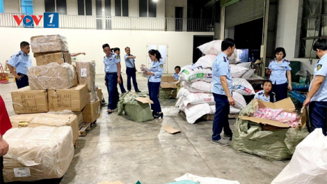 Gia tăng tình trạng lợi dụng dịch vụ bưu chính vận chuyển hàng lậu, hàng giả (25/4/2023)