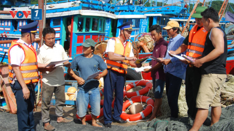 Đẩy mạnh gắn kết với các địa phương ven biển thực hiện chương trình Cảnh sát biển đồng hành với ngư dân (01+02/05/2023)