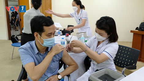 Thiếu vắc xin tiêm chủng dịch vụ tại cơ sở y tế công lập: Nguyên nhân và những hệ luỵ (02/04/2023)