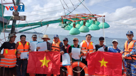 Vùng 5 Hải quân sát cánh cùng ngư dân vùng biển Tây Nam (13/04/2023)