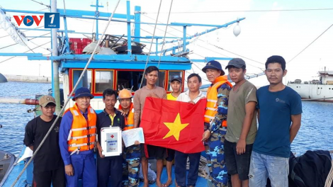 Hải đoàn 129 Hải quân: Hỗ trợ ngư dân vươn khơi bám biển (18/05/2023)
