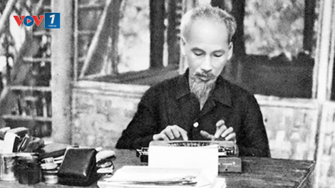 Học và làm theo Bác để lòng thêm trong, trí thêm sáng (18/5/2023)