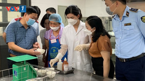 Hà Nội tăng cường kiểm tra, ngăn chặn các hành vi vi phạm an toàn thực phẩm (06/6/2023)