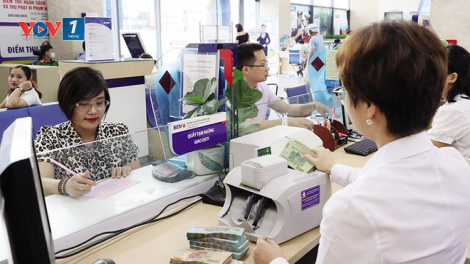 Lãi suất tiết kiệm giảm, tiền gửi dân cư chậm lại (10/8/2023)