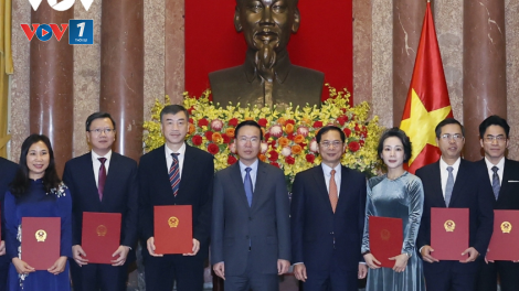 THỜI SỰ 12H TRƯA 09/01/2024: Chủ tịch nước Võ Văn Thưởng trao quyết định bổ nhiệm Đại sứ Việt Nam tại nước ngoài