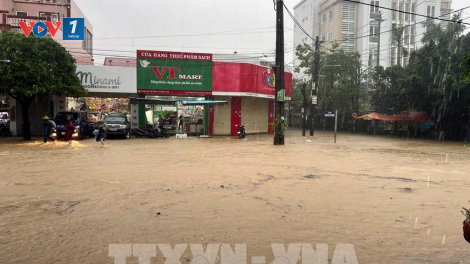THƠI SỰ 6H SÁNG 28/10/2024: Dù bão số 6 đã tan nhưng hoàn lưu bão vẫn gây mưa lớn cho các tỉnh miền Trung đến hết đêm nay. Nguy cơ ngập lụt và sạt lở đất ở nhiều nơi.