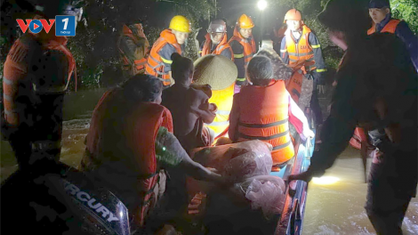 Quảng Trị: Lũ lên nhanh, kịp thời đưa người dân vùng lũ đến nơi an toàn (28/10/2024)