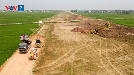 THỜI SỰ 12H TRƯA 7/10/2024: Tranh thủ thời tiết thuận lợi, các nhà thầu thi công Dự án cao tốc Bắc- Nam đoạn qua tỉnh Hà Tĩnh đang đẩy nhanh tiến độ, có hạng mục vượt tiến độ gần 1 năm.