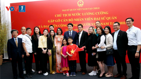 THỜI SỰ 12H TRƯA 10/11/2024: Chủ tịch nước Lương Cường thăm cán bộ, nhân viên Đại sứ quán cùng đại diện cộng đồng người Việt Nam đang sinh sống, làm việc và học tập tại Chile.