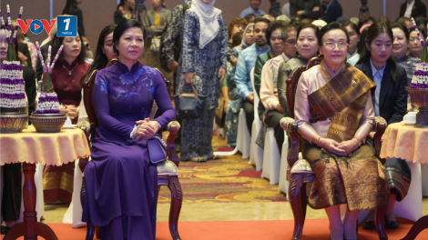 Phu nhân Tổng Bí thư tham dự Hội thảo dệt may truyền thống ASEAN lần thứ 9 tại Lào (6/11/2024)