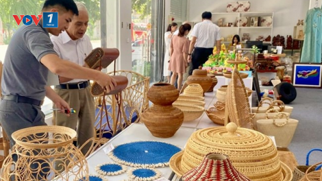 Nỗ lực tìm thị trường cho sản phẩm làng nghề. (09/11/2024)