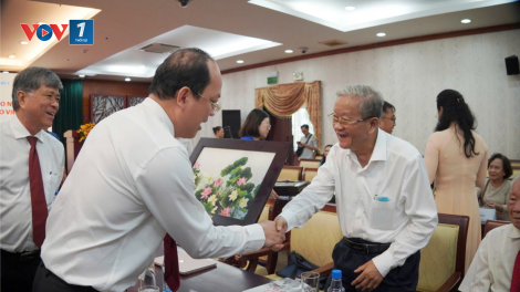 Ký ức những nhà giáo vượt Trường Sơn đem con chữ đến với miền Nam (11/11/2024)