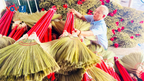 Làng nghề chổi đót Chiêm Sơn, huyện Duy Xuyên tất bật vào vụ sản xuất Tết (13/11/2024)