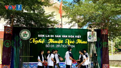 Lần đầu đưa xoè thái vào thi trong trường học ở Sơn La