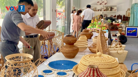 Hà Nội: Nỗ lực tìm thị trường cho sản phẩm thủ công mỹ nghệ làng nghề (01/11/2024)