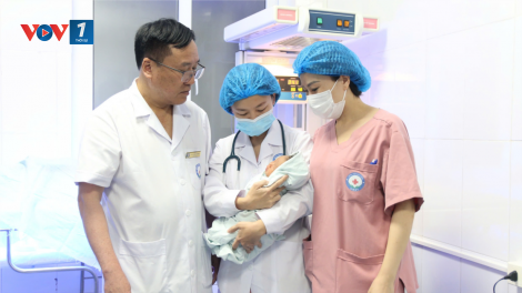 Cứu sống mẹ con sản phụ trong tình trạng nguy kịch (10/12/2024)