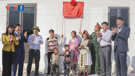 Người dân vùng lũ Mường Pồn phấn khởi nhận nhà mới  (30/12/2024)