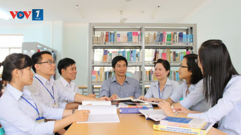 Đề xuất kéo dài thời gian làm việc đối với GS, PGS, TS: Khắc phụ tình trạng thiếu hụt giảng viên chất lượng cao (27/12/2024)