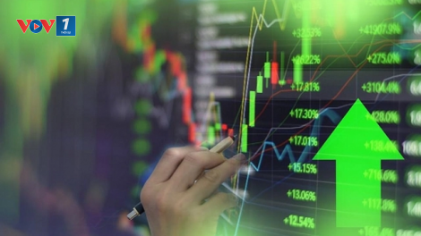 Tiền vào mạnh, VN-Index hồi về gần tham chiếu (25/12/2024)