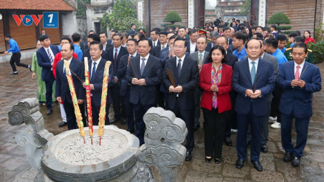 THỜI SỰ 12H TRƯA 20/02/2024: Chủ tịch nước Võ Văn Thưởng dâng hương tưởng niệm Đức vua An Dương Vương tại Di tích Thành Cổ Loa, Hà Nội.