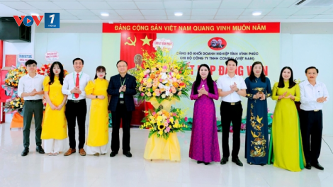 Phát triển đảng trong doanh nghiệp ngoài nhà nước: Hạt nhân chính trị giúp doanh nghiệp phát triển. (27/02/2014)