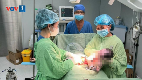 THỜI SỰ 21H30 DÊM 16/3/2024: Các bác sỹ bệnh viên Đa khoa tỉnh Bình Dương kịp thời phẫu thuật giúp sản phụ sinh 3 "vượt cạn" thành công.