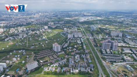 Thị trường bất động sản trầm lắng, vì sao giá chung cư tăng cao? (13/03/2024)