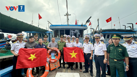 Vùng 3 Hải quân gíúp ngư dân vững lòng vươn khơi bám biển (01+02/04/2024)