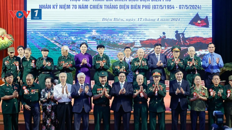 THỜI SỰ 18H CHIỀU 17/4/2024: Thủ tướng Phạm Minh Chính dự buổi gặp mặt, tri ân những người trực tiếp tham gia Chiến dịch Điện Biên Phủ cách đây 70 năm tại tỉnh Điện Biên.