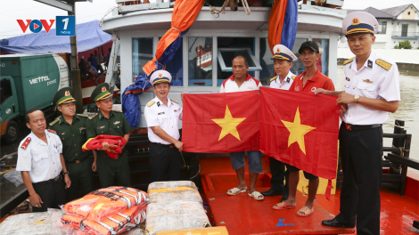 Vùng 2 Hải Quân: đỡ đầu con ngư dân các tỉnh miền Tây (17/04/2024)