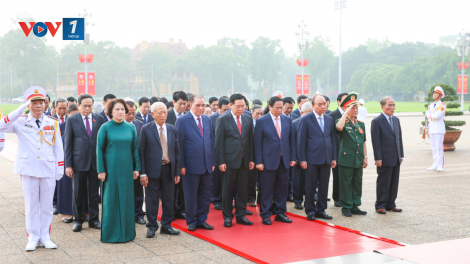 THỜI SỰ 12H TRƯA 26/4/2024: Lãnh đạo Đảng, Nhà nước vào Lăng viếng CT Hồ Chí Minh và các anh hùng liệt sĩ nhân kỷ niệm 49 năm Ngày Giải phóng miền Nam, thống nhất đất nước