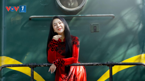 Nhà thiết kế người Tày giữ “hồn” văn hóa truyền thống qua tà áo dài (24/05/2024)