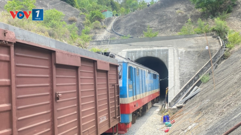 THỜI SỰ 18H CHIỀU 31/5/2024: Thông tuyến đường sắt Bắc- Nam sau 10 ngày ách tắc vì sạt lở hầm Chí Thạnh.