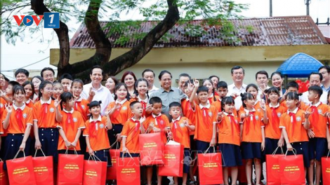 THỜI SỰ 12H TRƯA 31/5/2024: Thủ tướng Phạm Minh Chính thăm tặng quà các cháu thiếu niên, nhi đồng tại TT nuôi dưỡng trẻ khuyết tật Hà Nội nhân Ngày Quốc tế Thiếu nhi 1/6 và Tháng hành động vì trẻ em 2024