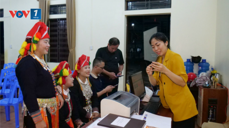 Mô hình "một cửa" không giờ hành chính ở thôn, bản của tỉnh Lào Cai: Chính quyền phục vụ, nhân dân hưởng lợi (18/06/2024)