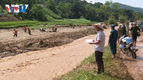 Cán bộ, đảng viên "đi trước" bảo vệ dân và ứng phó với bão lũ, thiên tai (17/9/2024)