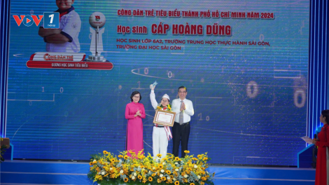 Nam sinh nhỏ tuổi với "kho tàng" giải thưởng về lập trình (2/1/2025)