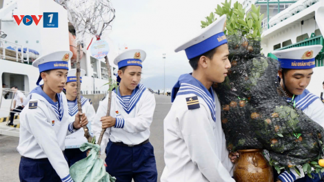Những con tàu mang quà Tết ra Trường Sa (28/12/2024)